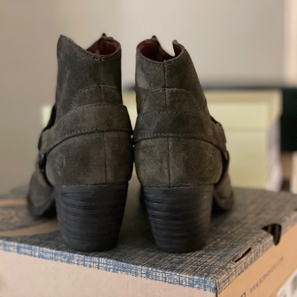 Born Carmel Harness Green Suede Ankle Boots, size 7.5 - Picture 2 of 3